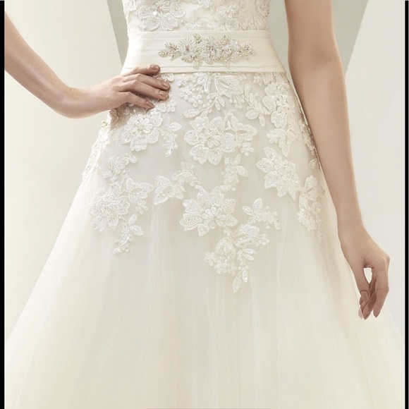 White Wedding Gown - Picture 4 of 10